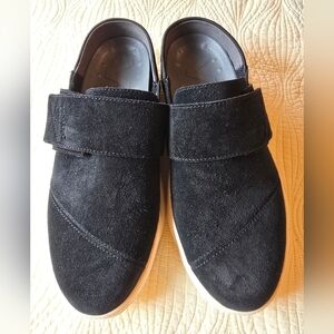 NIB Vionic Lotus TX Black Suede Mules